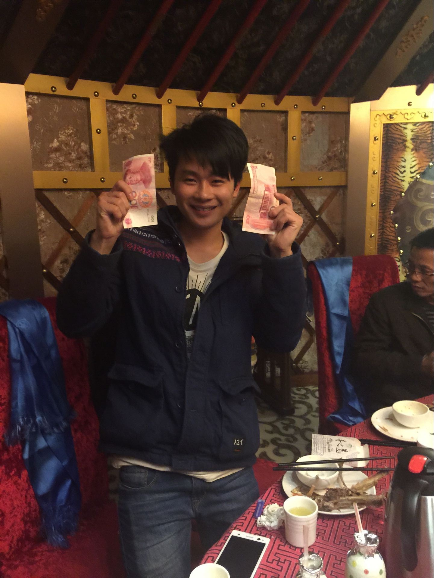 科頤辦公年會游戲之俄羅輪盤贏大獎